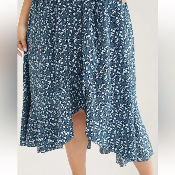 BloomChic Plus Size 3XL Floral Blue Cold Shoulder Dress us22-24 - Picture 8 of 10